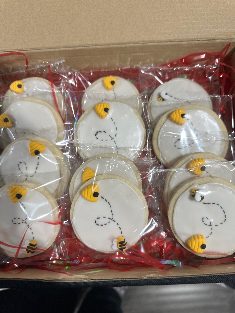 Bee royal icing sugar cookies